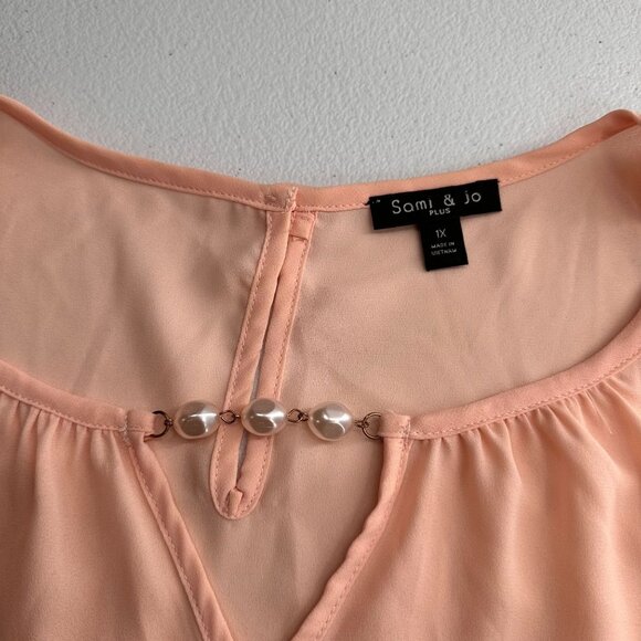 Sami & Jo Plus Size Sleeveless Blush Pink Top Pearl Accent Keyhole Neckline 1X - Picture 2 of 9